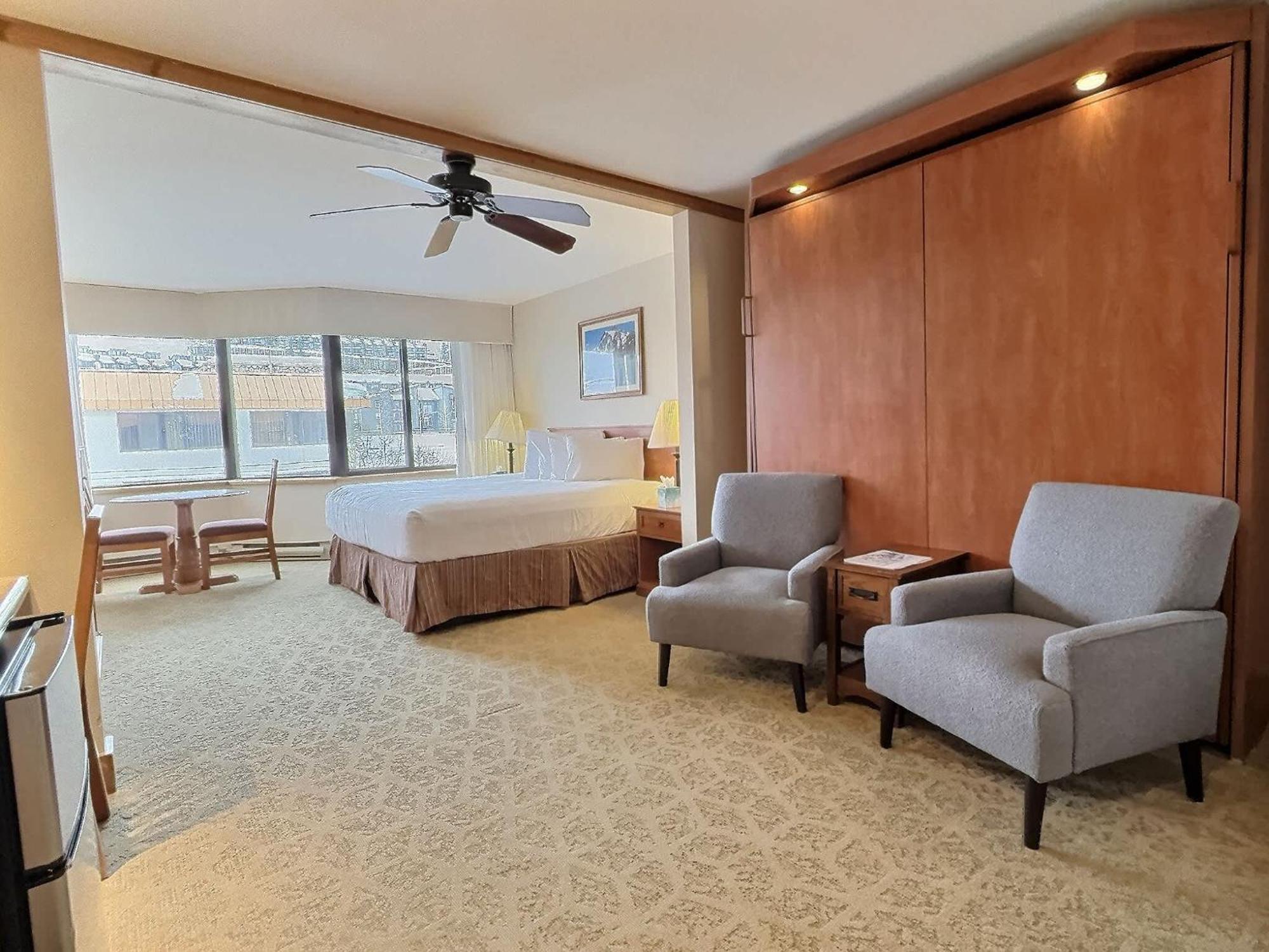 קרסטד באט Studio 518 At Perfect Location With Pool And Hot Tub מראה חיצוני תמונה